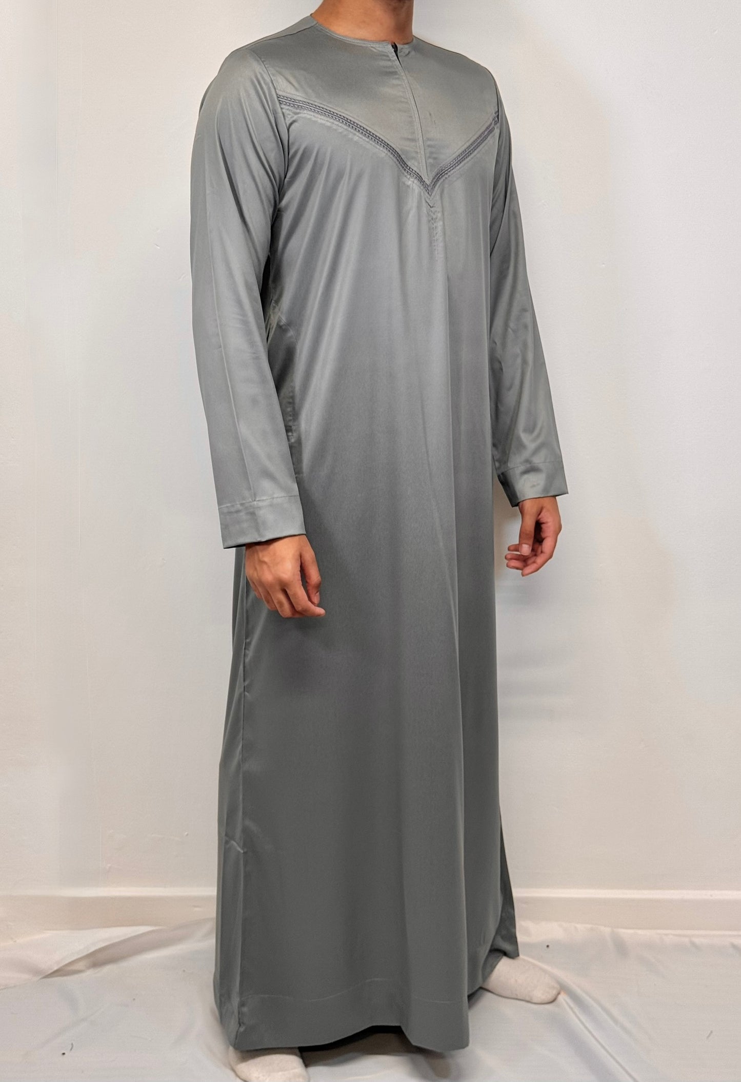 Men's Shiny Emirati/Omani Thobe - Grey