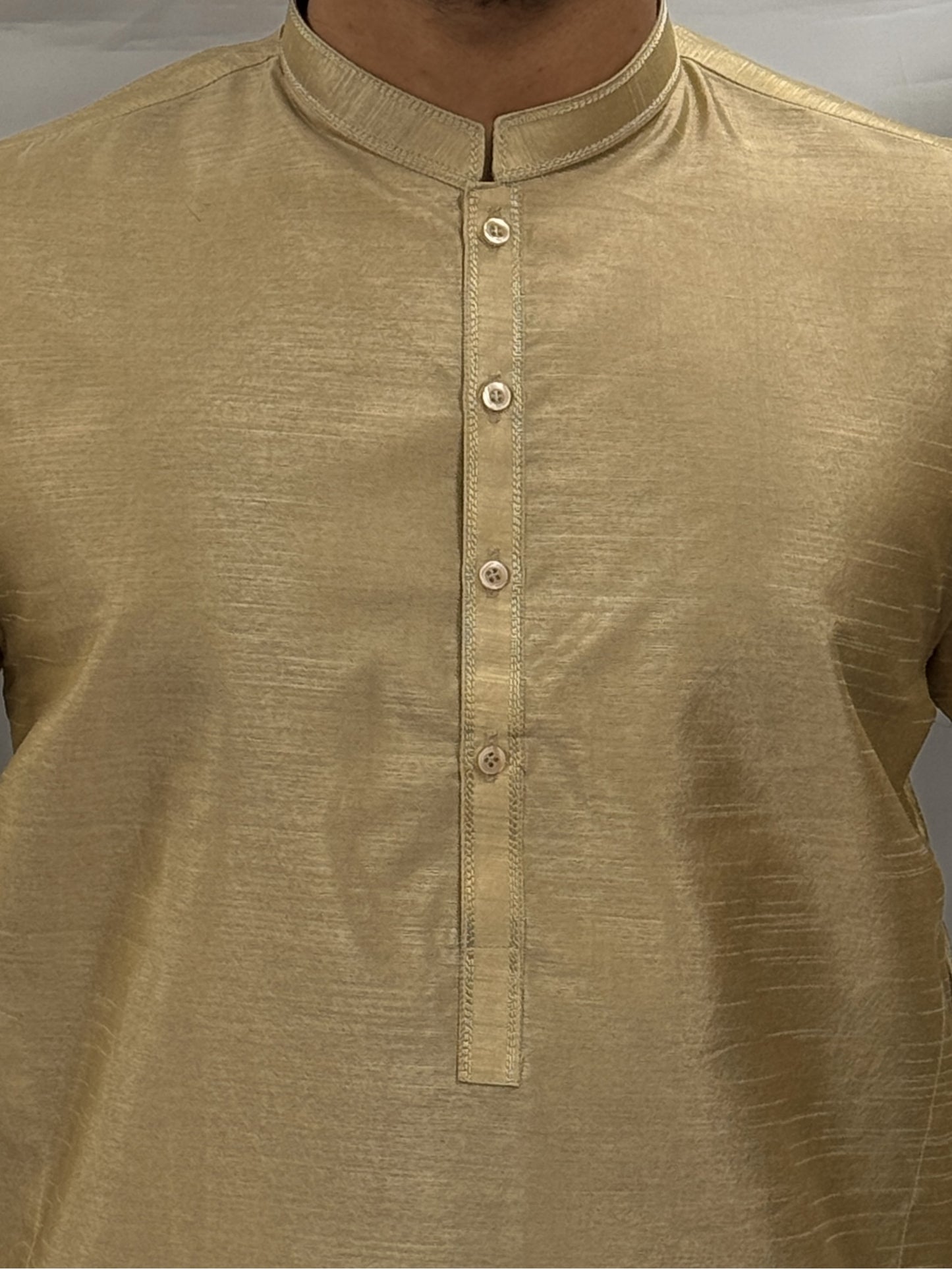 Light_Gold_Plain_Silky_Close_Up