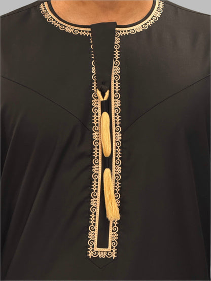 Men's Premium Embroidery Thobe Black Close Up