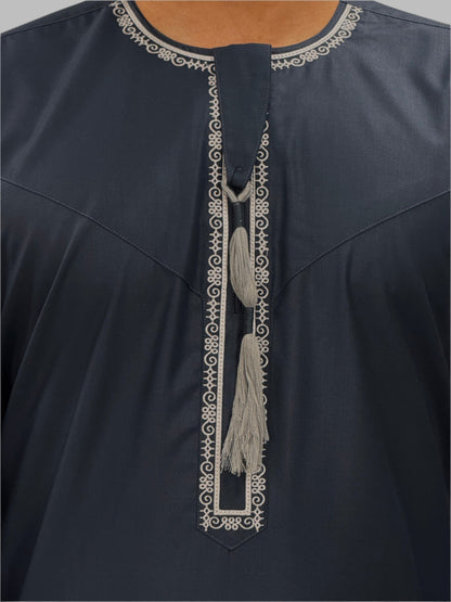 Men's Premium Embroidery Thobe Teal Close up